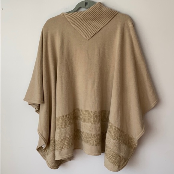 Anahi Tejidos Sweater Poncho made in Ecuador - Picture 5 of 8